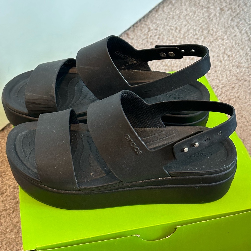 Crocs Brooklyn Low Wedge, Sz 7